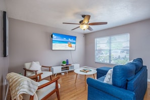 Living area - Pool and fooseball 3-bedroom house in Sarasota (Sarasota)