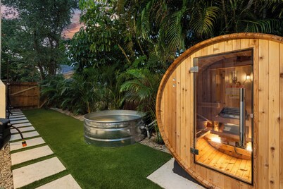FIFA! Wellness Retreat! Sauna, Cold Plunge, Hot Tub