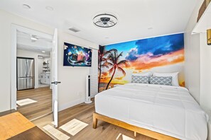 3 chambres, bureau, fer et planche à repasser, lit parapluie