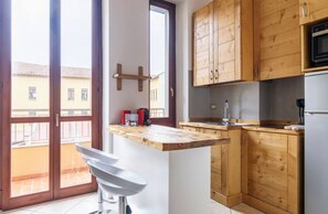 Mikrowelle, Herdplatte, Geschirrspüler