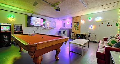 Hot Tub, Gameroom,17 min to Dickies Arena, FirePit