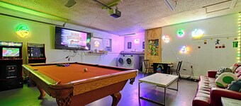 Hot Tub, Gameroom,17 min to Dickies Arena, FirePit