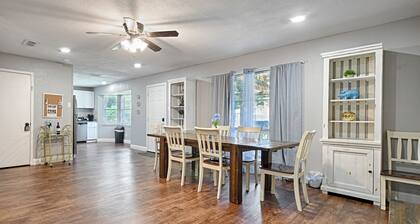 Hot Tub, Gameroom,17 min to Dickies Arena, FirePit!!!!!!!!!!