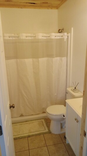 Dusche, Handtücher, Seife, Toilettenpapier