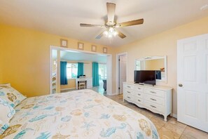 4 bedrooms, desk, iron/ironing board, travel cot