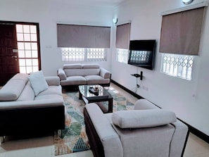 House, 3 Bedrooms, Smoking, Balcony | Living room