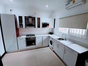 House, 3 Bedrooms, Smoking, Balcony | Laundry