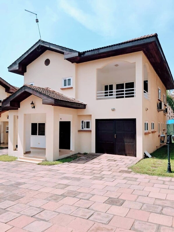 House, 3 Bedrooms, Smoking, Balcony | Exterior