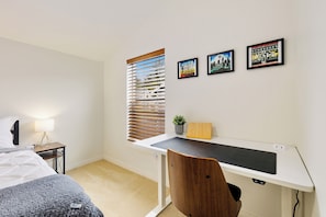 3 Schlafzimmer, Schreibtisch, Bügeleisen/Bügelbrett, kostenloses WLAN