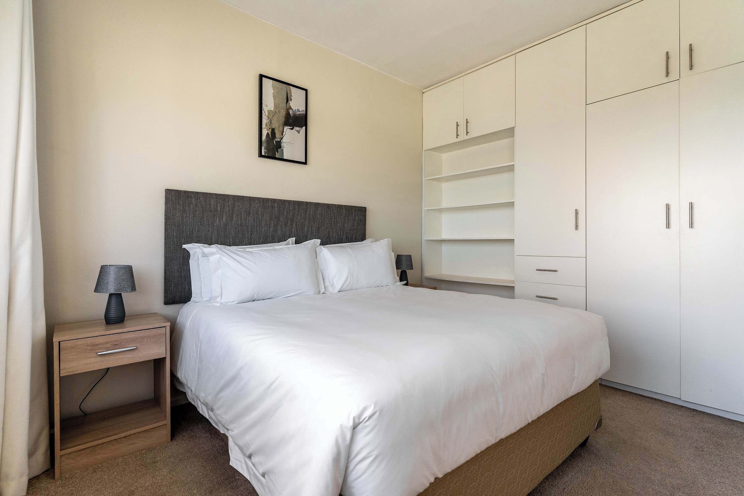 2 habitaciones, escritorio, tabla de planchar con plancha y wifi 