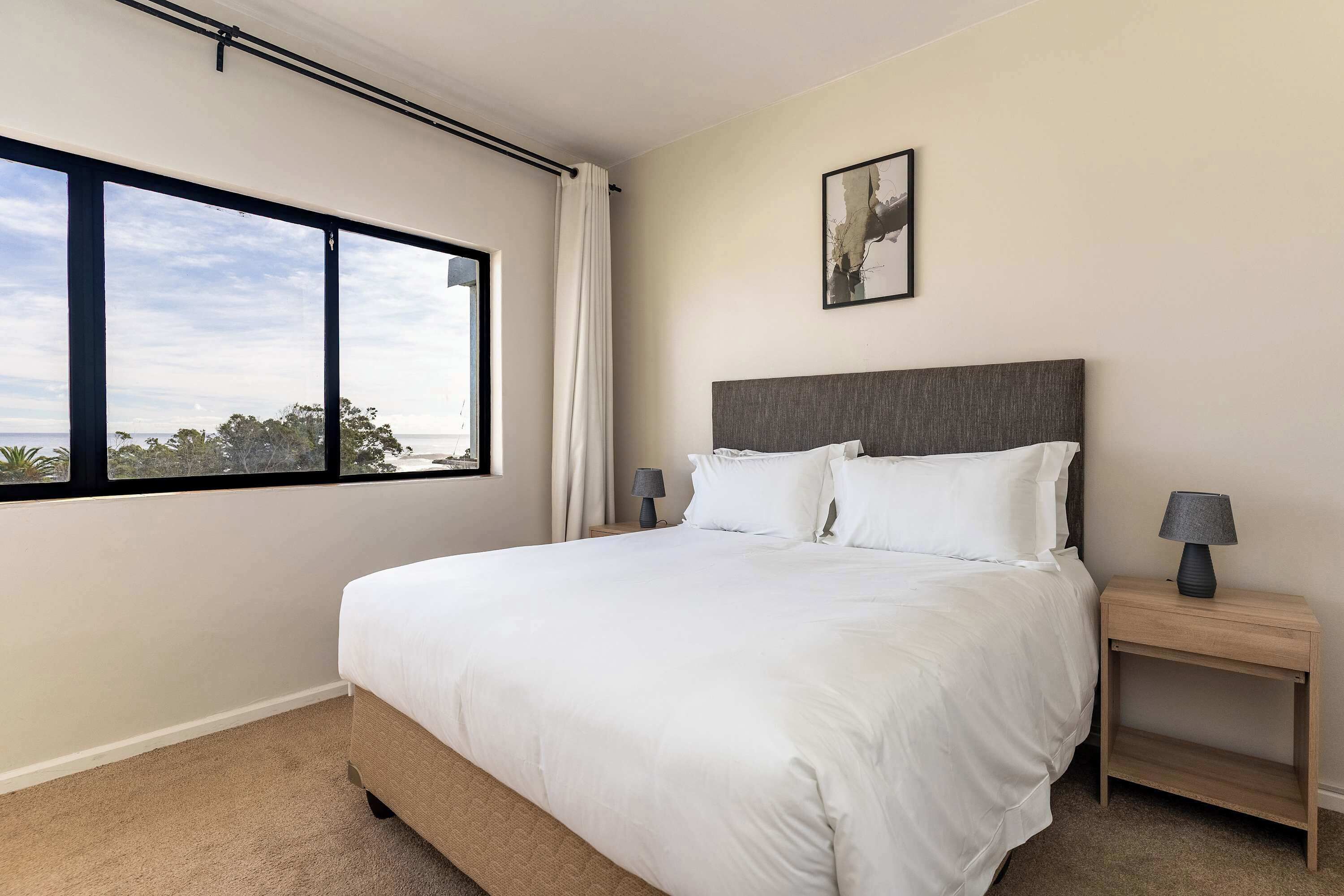 2 habitaciones, escritorio, tabla de planchar con plancha y wifi 