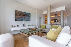 Fernseher, Kamin, Arbeitsbereiche