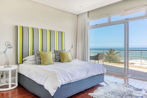 4 bedrooms, desk, iron/ironing board, WiFi - Bakoven Serenity - Pool, Views, 5 min to beach (Cape Town)