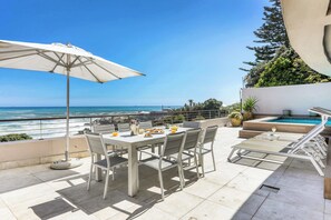 Outdoor dining - Bakoven Serenity - Pool, Views, 5 min to beach (Cape Town)