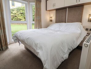 2 Schlafzimmer, individuell dekoriert, individuell eingerichtet