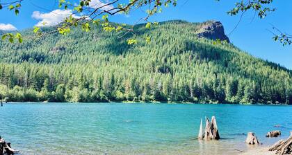 Riverside Bliss Cozy Beds, Fireplace and Gbit WiFi