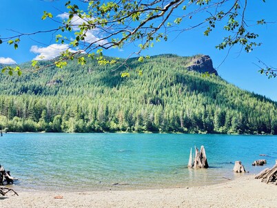 Riverside Bliss Cozy Beds, Fireplace and Gbit WiFi