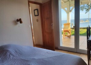 7 bedrooms, iron/ironing board, internet, bed sheets