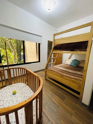 Comfort House, Balcony, Garden View | Iron/ironing board, free WiFi - Casa Jacky (San Salvador)