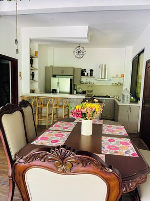 Comfort House, Balcony, Garden View | Iron/ironing board, free WiFi - Casa Jacky (San Salvador)