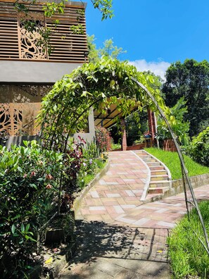 Comfort House, Balcony, Garden View | Living area - Casa Jacky (San Salvador)
