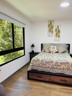 Comfort House, Balcony, Garden View | Iron/ironing board, free WiFi - Casa Jacky (San Salvador)