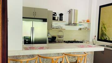 舒适独立别墅, 阳台, 花园景观 | 熨斗/熨板、免费 WiFi