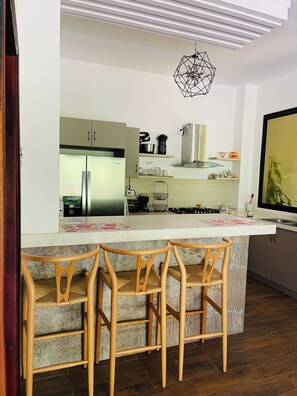 Comfort House, Balcony, Garden View | Iron/ironing board, free WiFi - Casa Jacky (San Salvador)