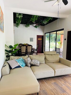 Comfort House, Balcony, Garden View | Living area - Casa Jacky (San Salvador)