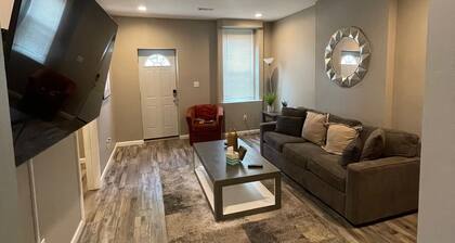 Modern Hyde Park Retreat {Renovated 2BR with Stylish Updates & Prime Location}