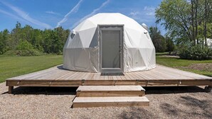 A dome-shaped tent with a door and a wooden deck in front. - Grand Luxe Geodome Glamping w/ 2 Queen beds East (Miller Lake)