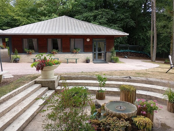 المنطقة المحيطة بالمنشأة