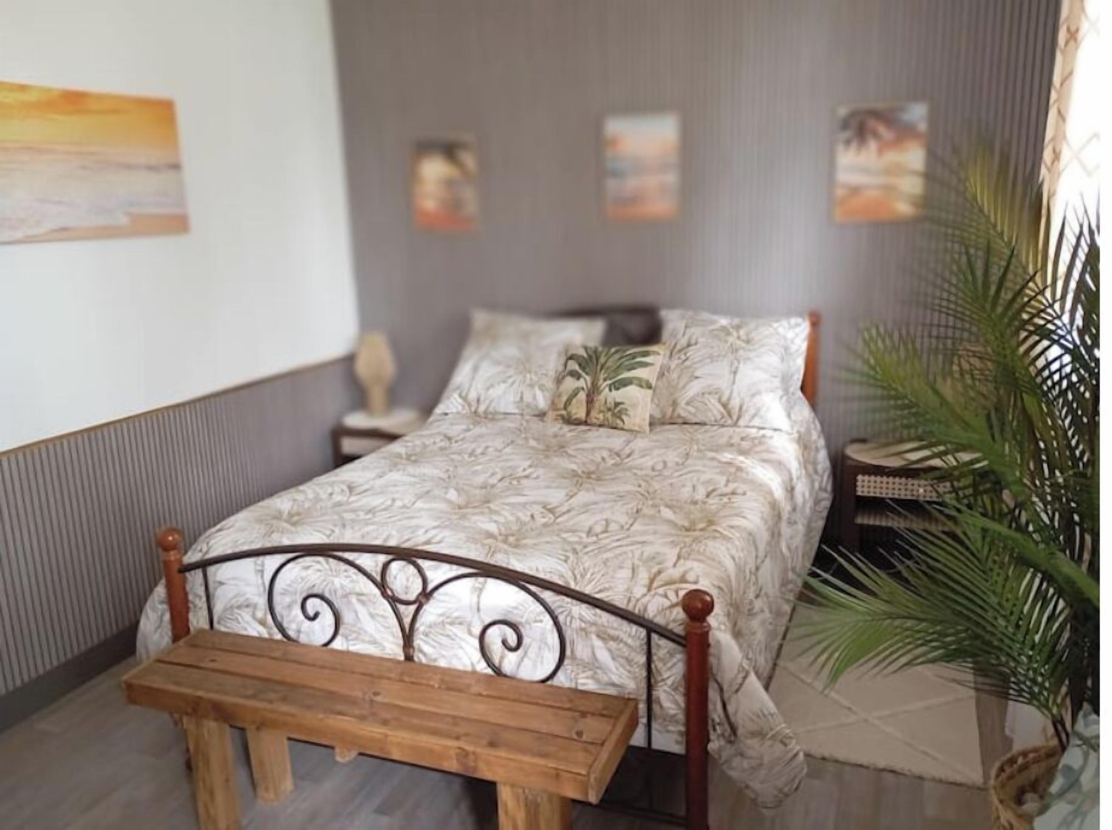 3 bedrooms, iron/ironing board, free WiFi, bed sheets