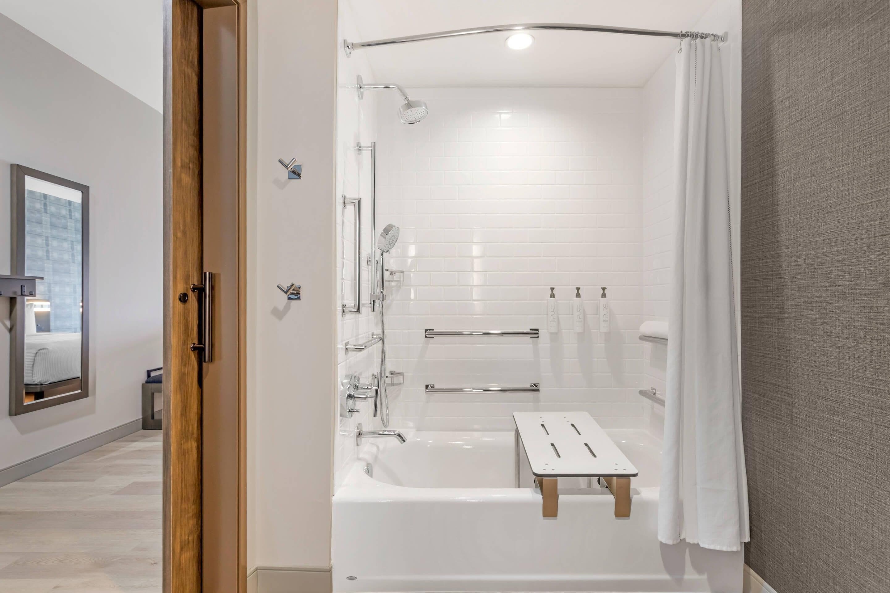 Room, 1 King Bed, Accessible Bathtub, Non Smoking