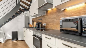 Kühlschrank, Mikrowelle, Ofen, Herdplatte