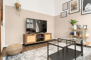 Smart-TV, Videospiele, Bücher, Stereoanlage