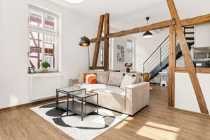 Smart-TV, Videospiele, Bücher, Stereoanlage
