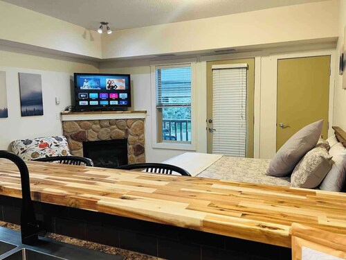 Modern Fernie Studio with Private Deck and BBQ