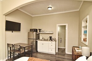 Interior - Private Studio on the Bike Trail (Winter Garden)