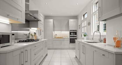 Kingston 3BR | Relaxed Comfort for Family & Work