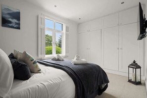 3 bedrooms, iron/ironing board, travel crib, WiFi - Kingston 3BR | Relaxed Comfort for Family & Work (Greater London)