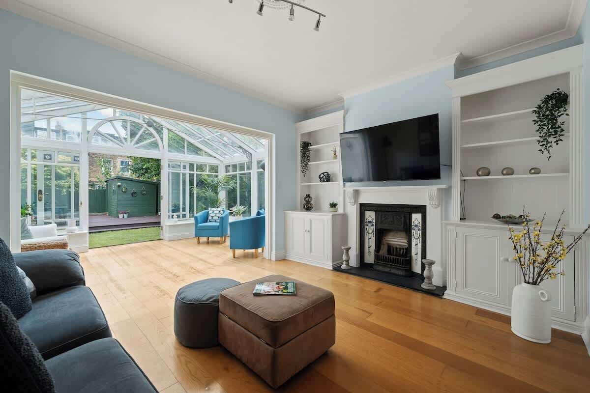 Smart TV, books, offices