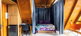 帶浴缸和私人瀑布的完整小屋