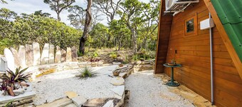 帶浴缸和私人瀑布的完整小屋