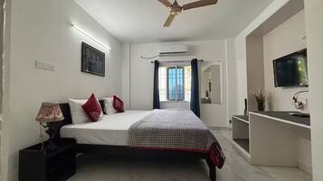 1 bedroom, iron/ironing board, WiFi, bed sheets