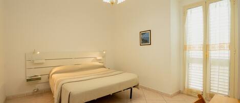 2 sovrum, skrivbord, wi-fi och sängkläder