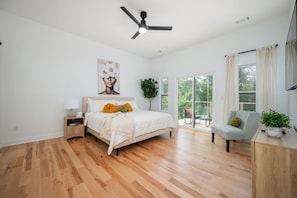 6 bedrooms, iron/ironing board, internet, bed sheets