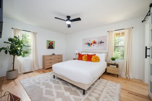 6 bedrooms, iron/ironing board, Internet, bed sheets