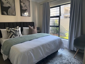 2 habitaciones, tabla de planchar con plancha, internet y ropa de cama 