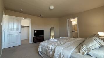 4 bedrooms, desk, iron/ironing board, free WiFi